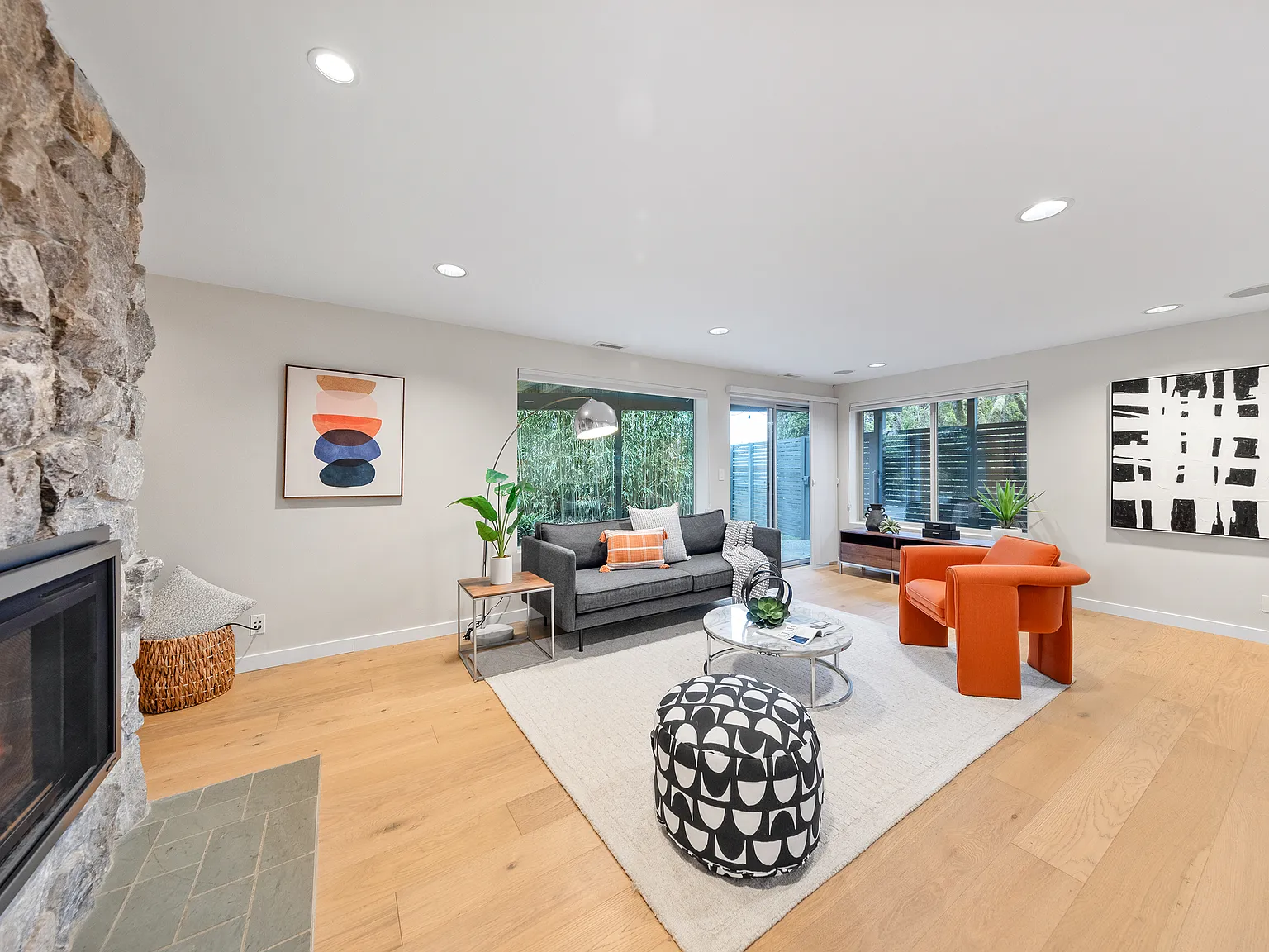 6 bed, 3270 sqft, $6,500 — Photo 2