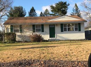 422 Hemlock Ln, Mount Laurel, NJ 08054