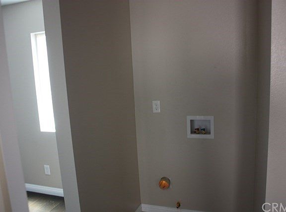 4th image of 1407 E 100th St