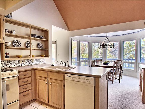 4th image of 82 Hedding Ave