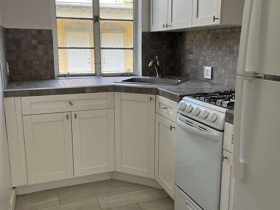 1st image of 605 7th St APT 11