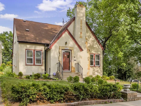 1084 Bradley St, Saint Paul, MN 55130