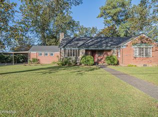 201 S Roberson St, Robersonville, NC 27871