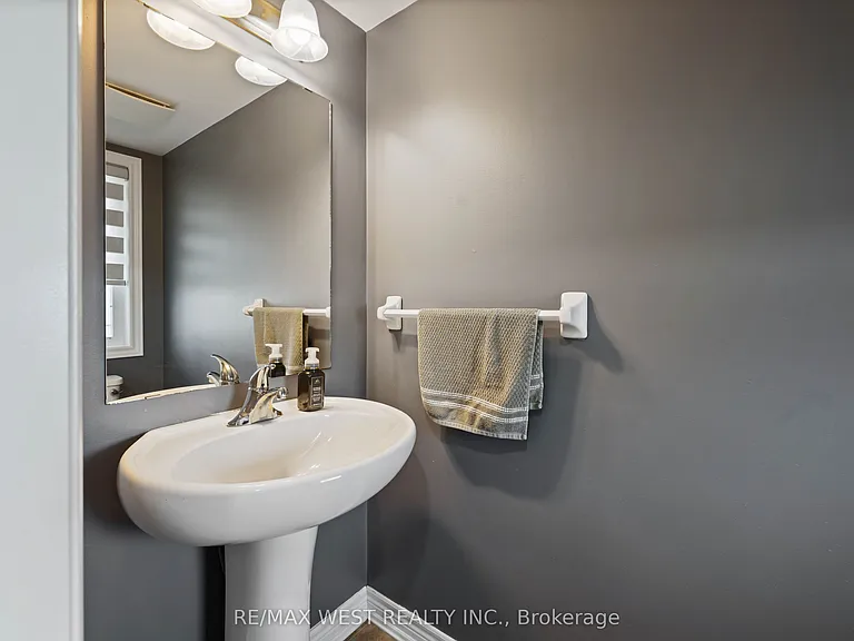 124 Parkinson Cres #70 — Photo 10