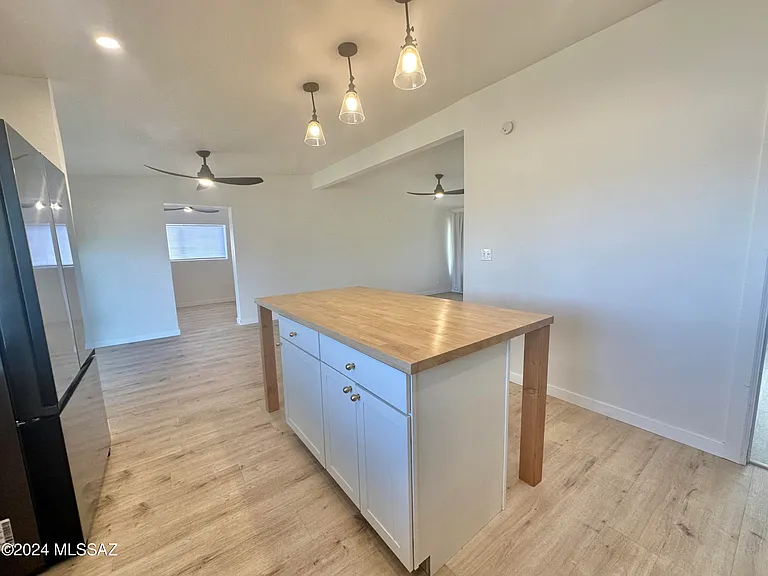 227 S Avenue B — Photo 10