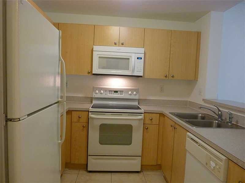 2nd image of 2951 Riverside Dr