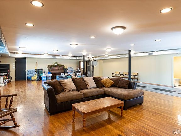3rd image of 605 E Main Ave