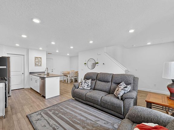 5th image of 3783 W Cold Spring Dr
