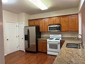 2090 Deptford Dr — Photo 8