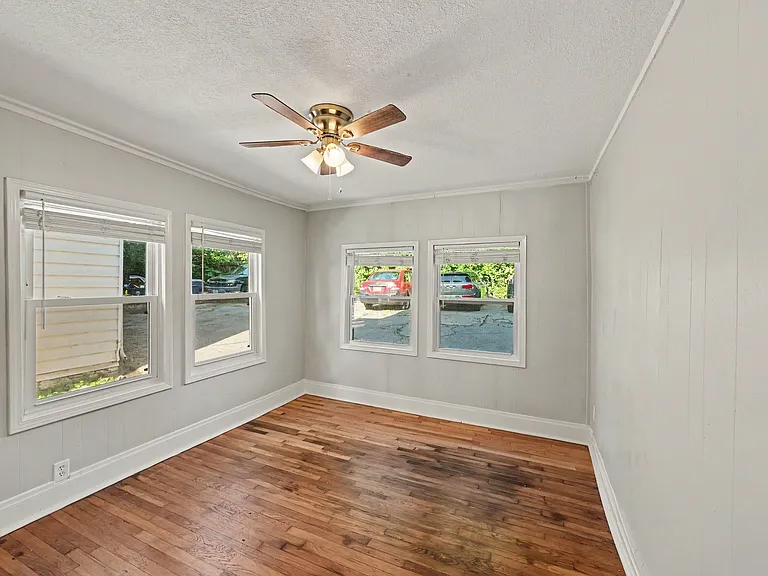 4220 Harrison St — Photo 15