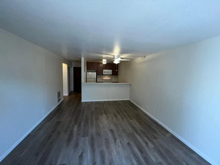 585 Macarthur Blvd #3 — Photo 2