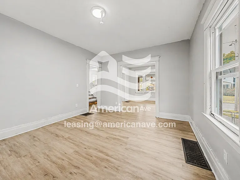 985410_005_living_room_5.jpg
