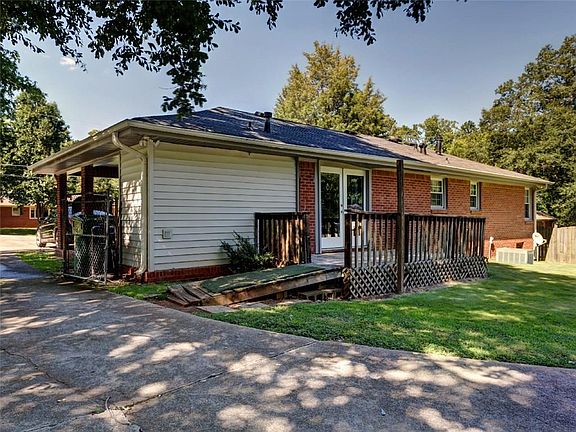 5th image of 1458 Spruce Dr SE