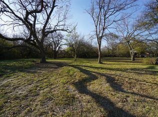 1227 Maple St, Bonham, TX 75418