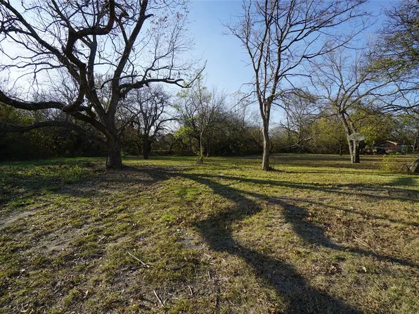 1227 Maple St, Bonham, TX 75418