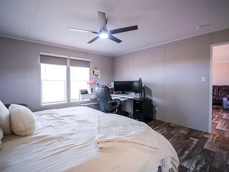 5402 Five Oaks Dr — Photo 11