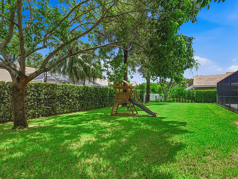 10027 NW 56th Ct — Photo 44
