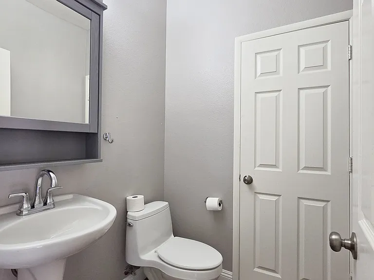 9946 Burton Lake Ct — Photo 20