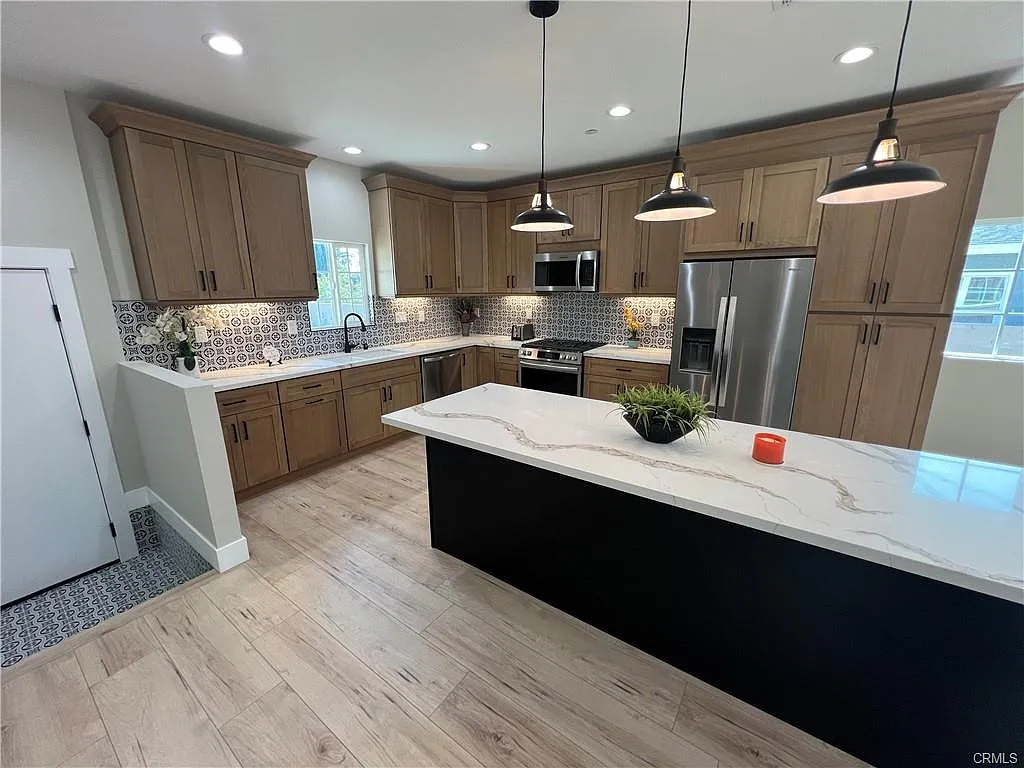 4 bed, 1675 sqft, $3,800 — Photo 4