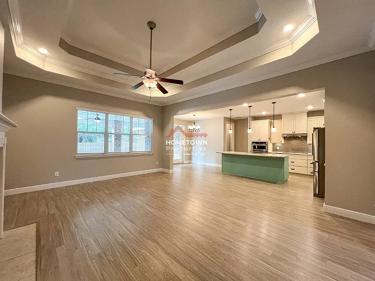 1467 W Shores Blvd — Photo 9