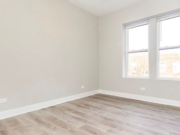 2nd image of 824 N Oakley Blvd APT 3