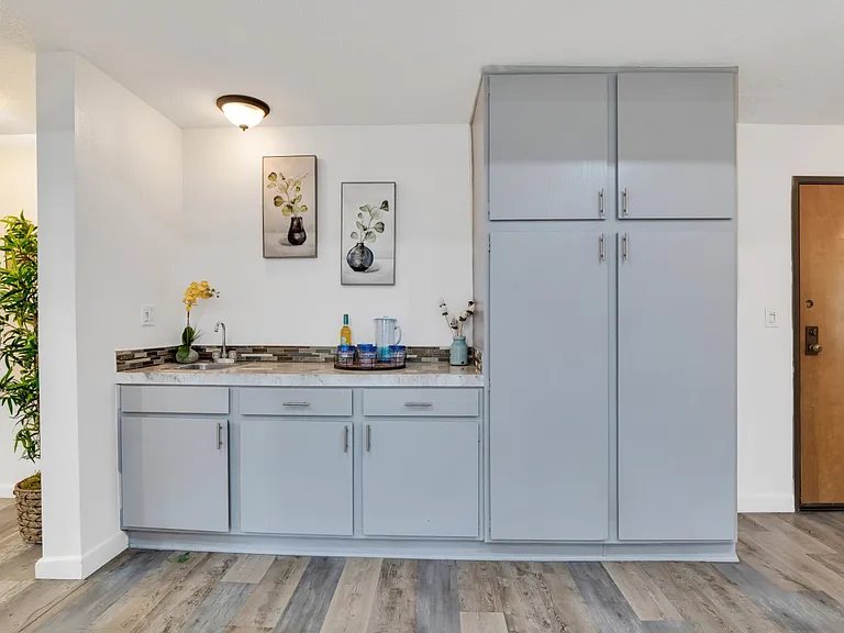 13331 Moorpark St #206 — Photo 7