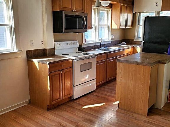 5th image of 212 Oakwood Ave