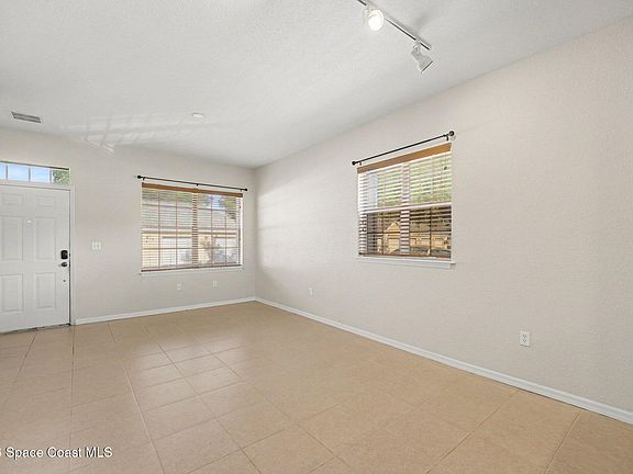 5th image of 3975 Almeida Ct APT 101