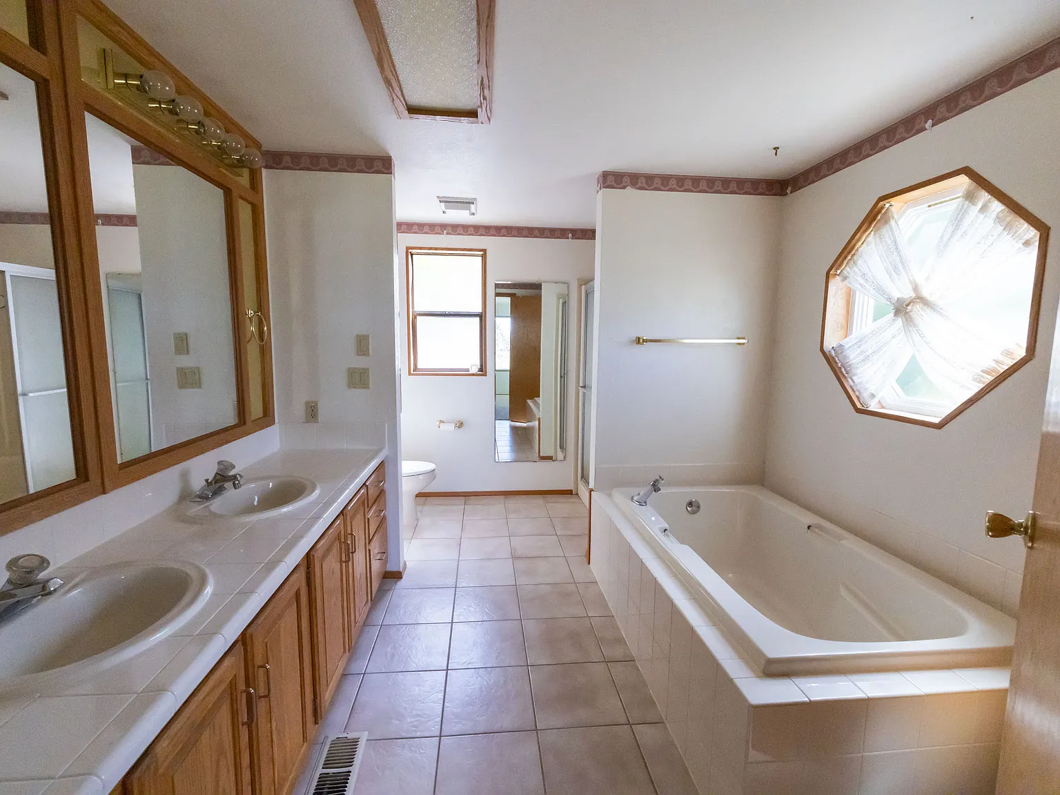 481 S Pomona Rd — Photo 4