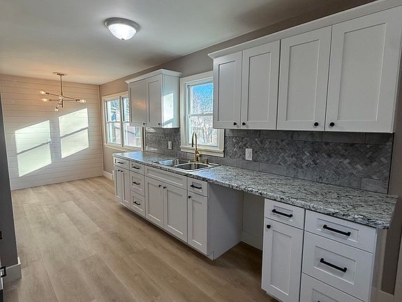 3rd image of 219 E Martha Ave