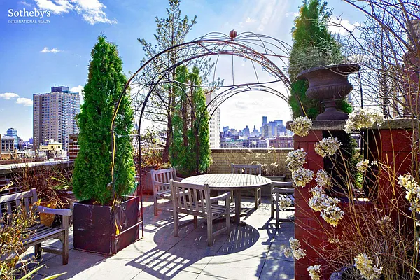 Sold by Sotheby's International Realty | media 8
