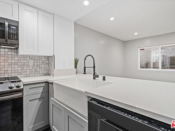 5th image of 13701 Hubbard St Unit 16