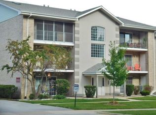 9158 W 95th St APT 3A, Hickory Hills, IL