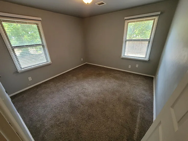 112 W Steed Dr — Photo 10