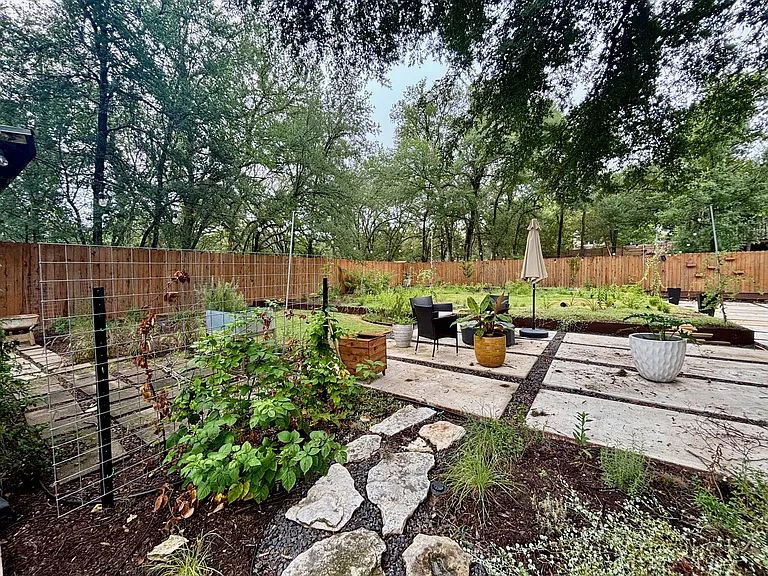 2409 Princeton Dr — Photo 41
