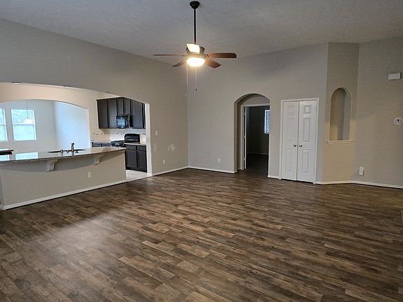 3rd image of 1931 Stieler Dr