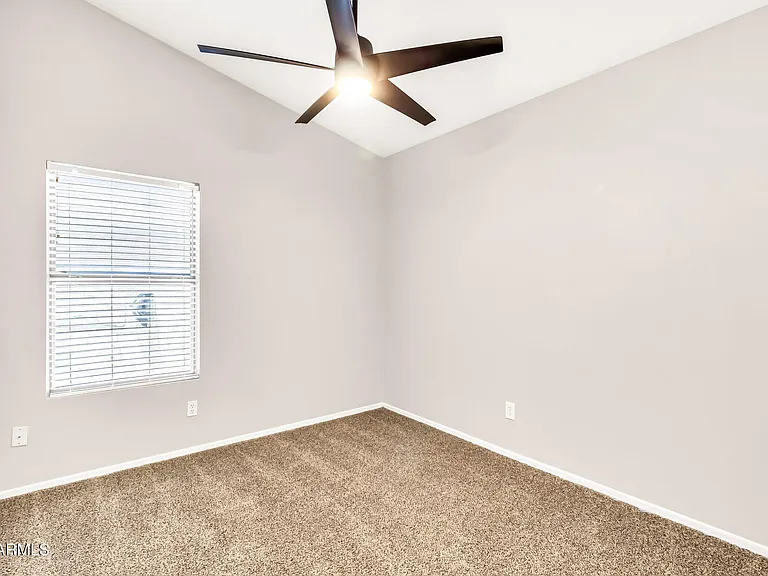1113 E Betsy Ln — Photo 29
