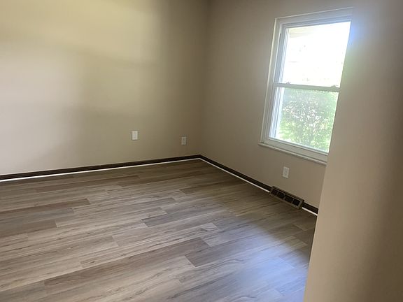 3rd image of 5025 Godown Rd