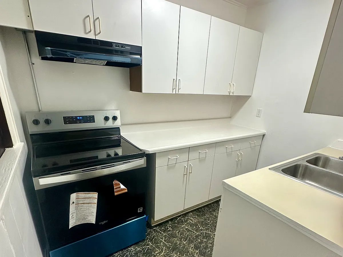 Building Photo - 375 N Elm St #2