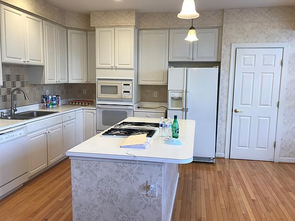 3rd image of 13842 Lambertina Pl