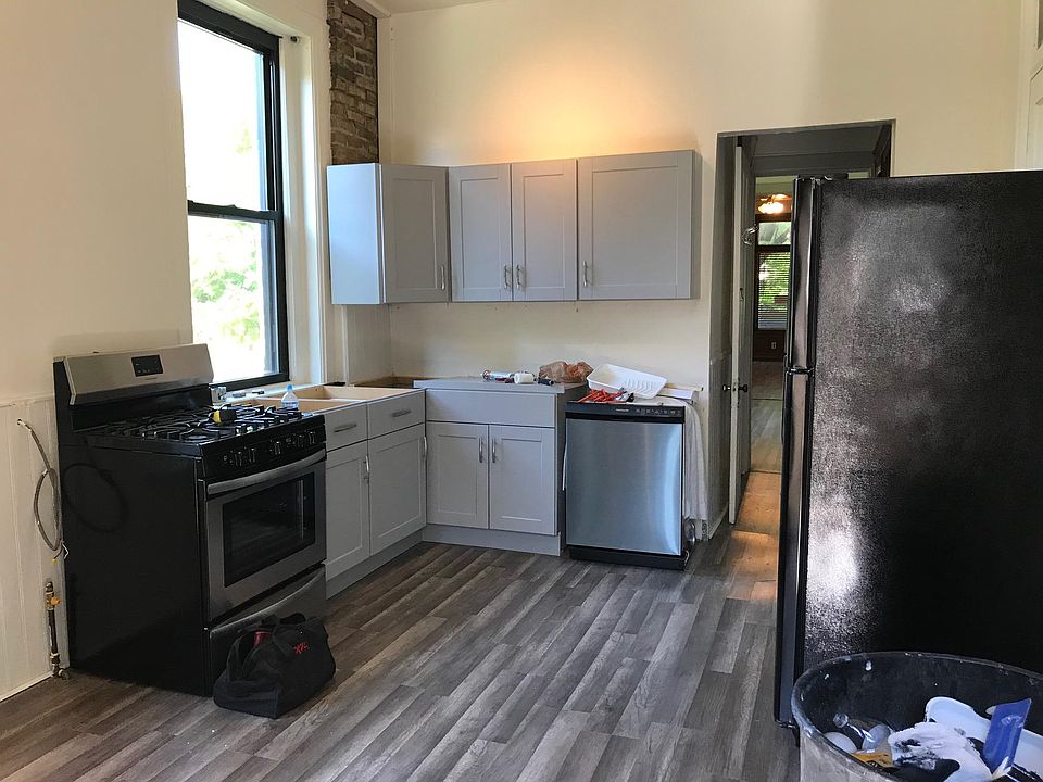 1st image of 1939 N Larrabee St APT 1