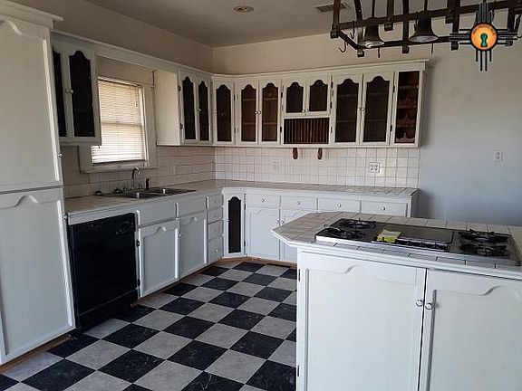 5th image of 302 N 10th St