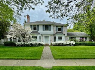 495 Deeplands Rd, Grosse Pointe Woods, MI 48236
