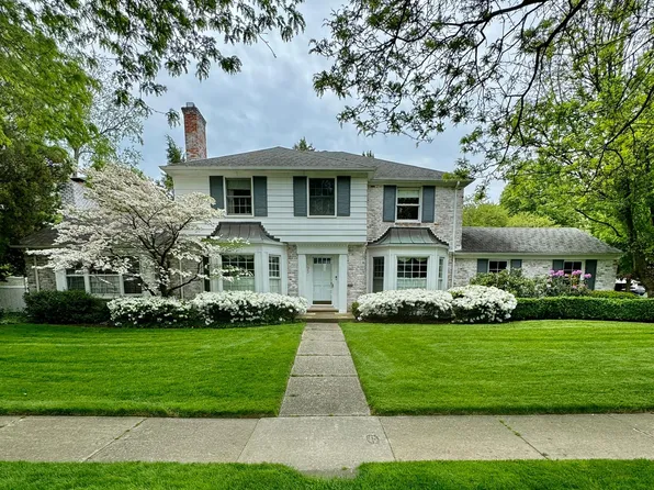 495 Deeplands Rd, Grosse Pointe Woods, MI 48236