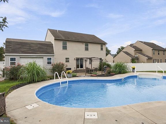 3rd image of 140 Fig Tree Way