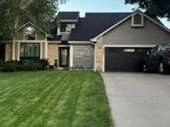 6607 SW Hamptonshire Ln, Topeka, KS 66614