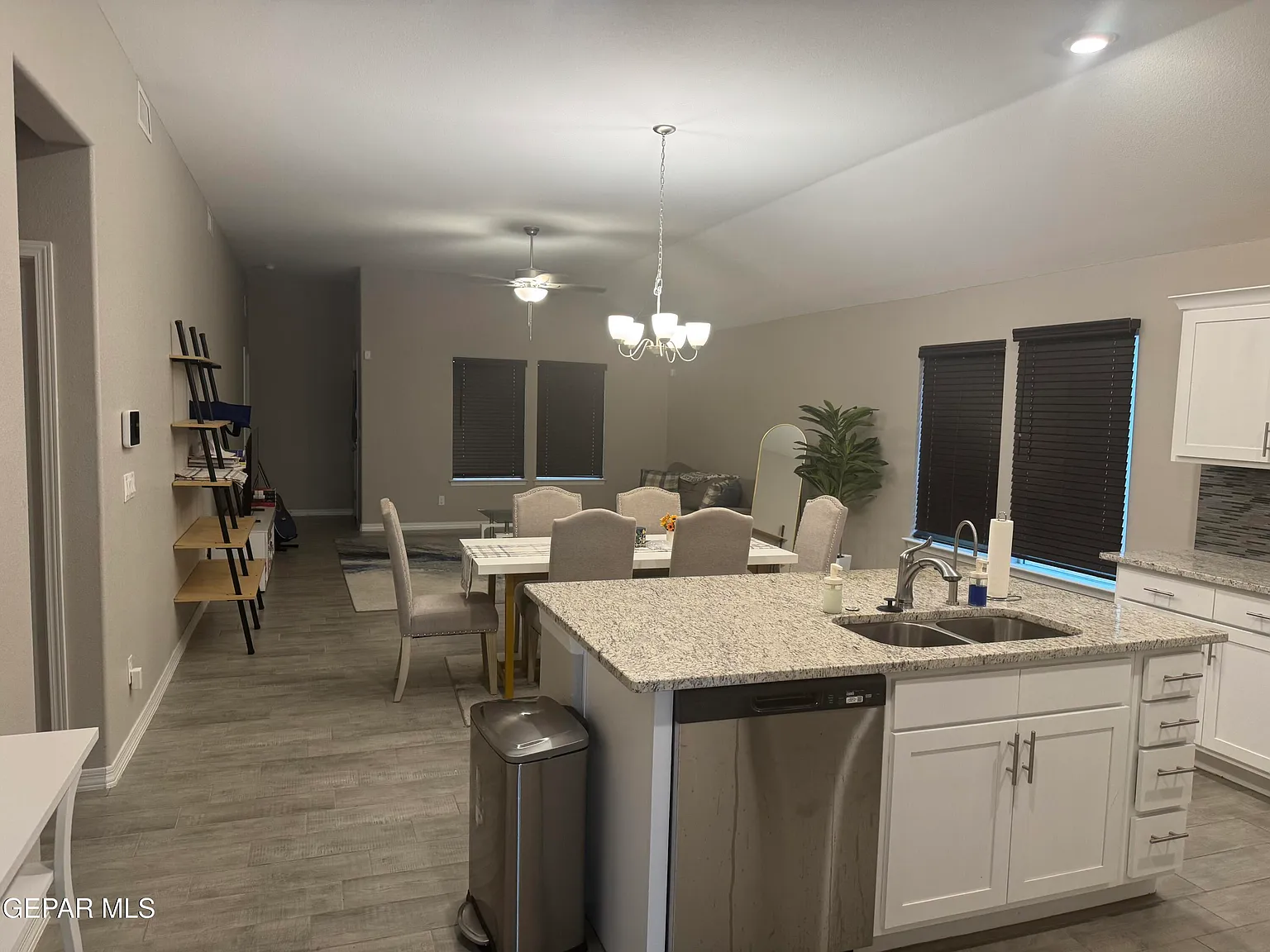 4 bed, 3.0 bath, 1743 sqft, $2,800 — Photo 2