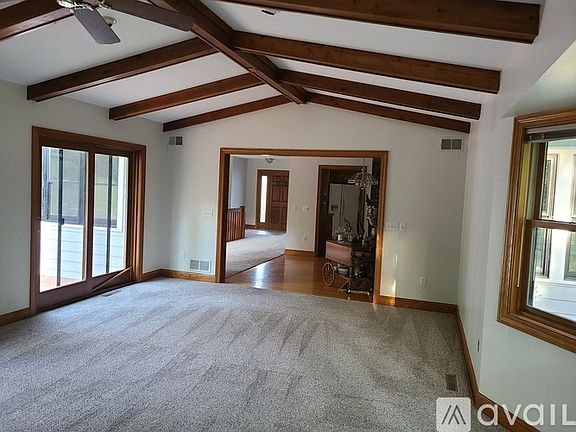 3rd image of 2225 Greenfield Dr E
