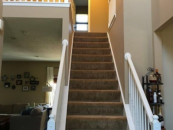 5th image of 39290 Arlington Dr