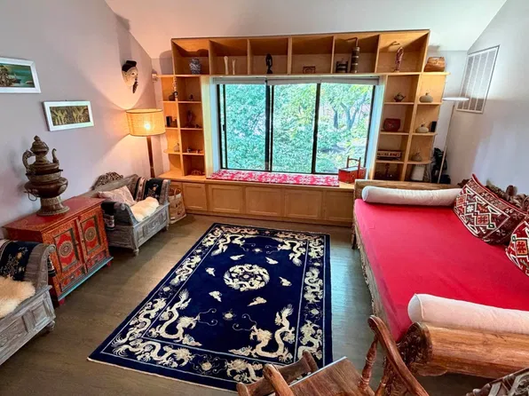 302 Sunset Ky #302, Secaucus, NJ 07094
